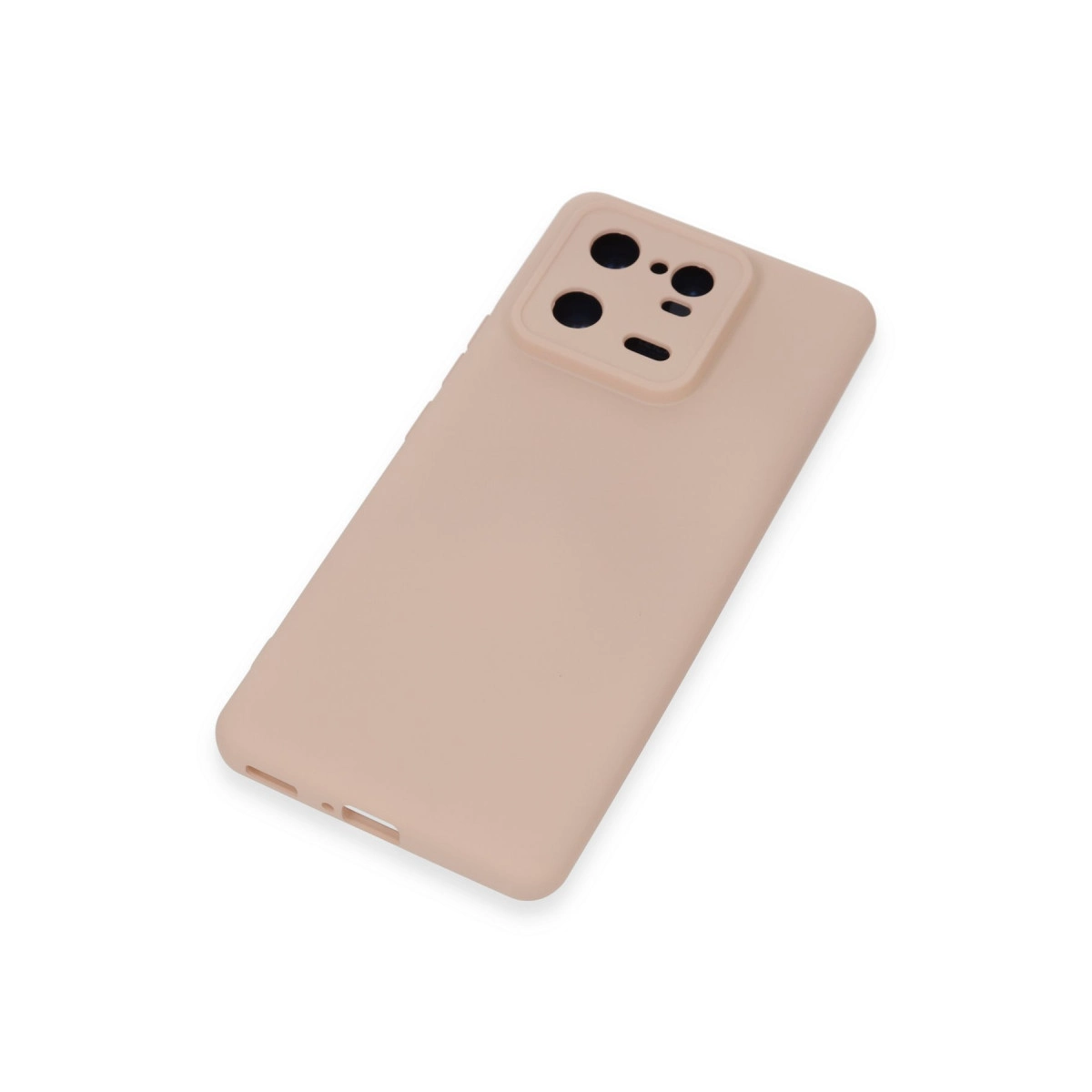 Beyaz arka plan üzerinde kare kamera modülüne sahip bej telefon kılıfı.