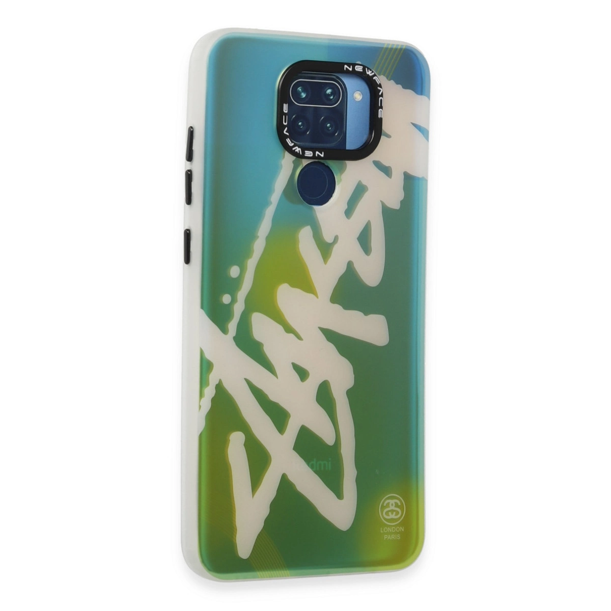 Beyaz grafitili ve kamera kesimli renkli telefon kılıfı.