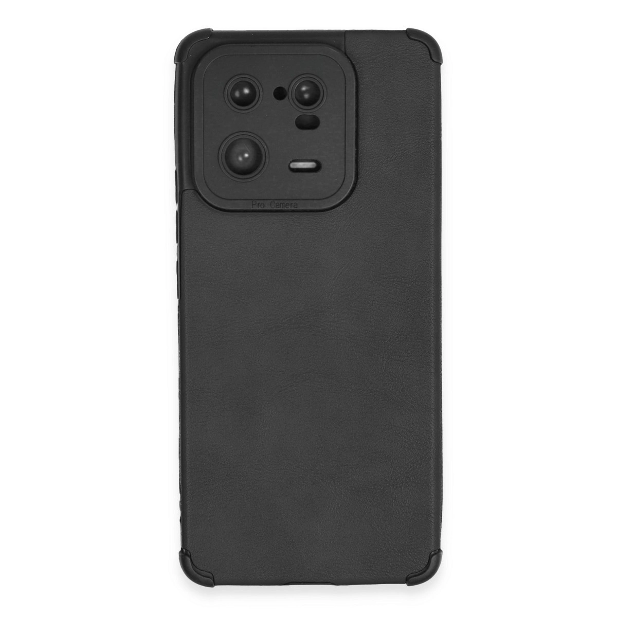 Üçlü kamera lensli ve 'Pro Camera' yazılı siyah telefon kılıfı.