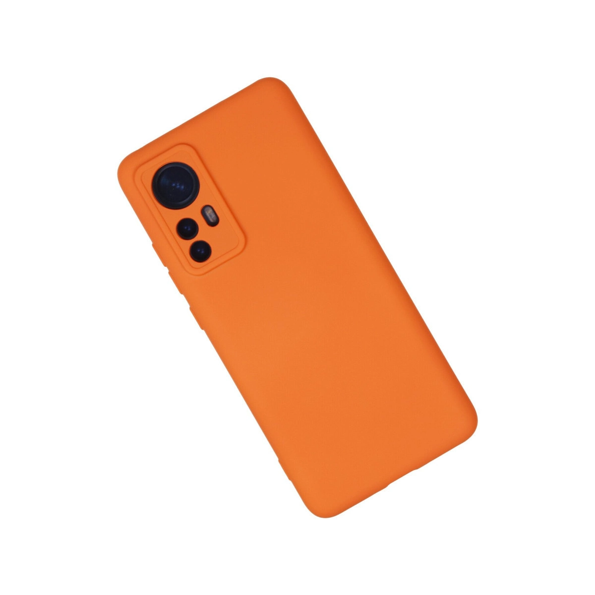 Üç lensli kamera modülüne sahip turuncu telefon kılıfı.