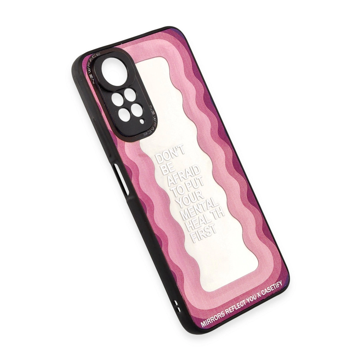 Zihinsel sağlığınızı öncelemeye korkmayın yazılı pembe telefon kılıfı.