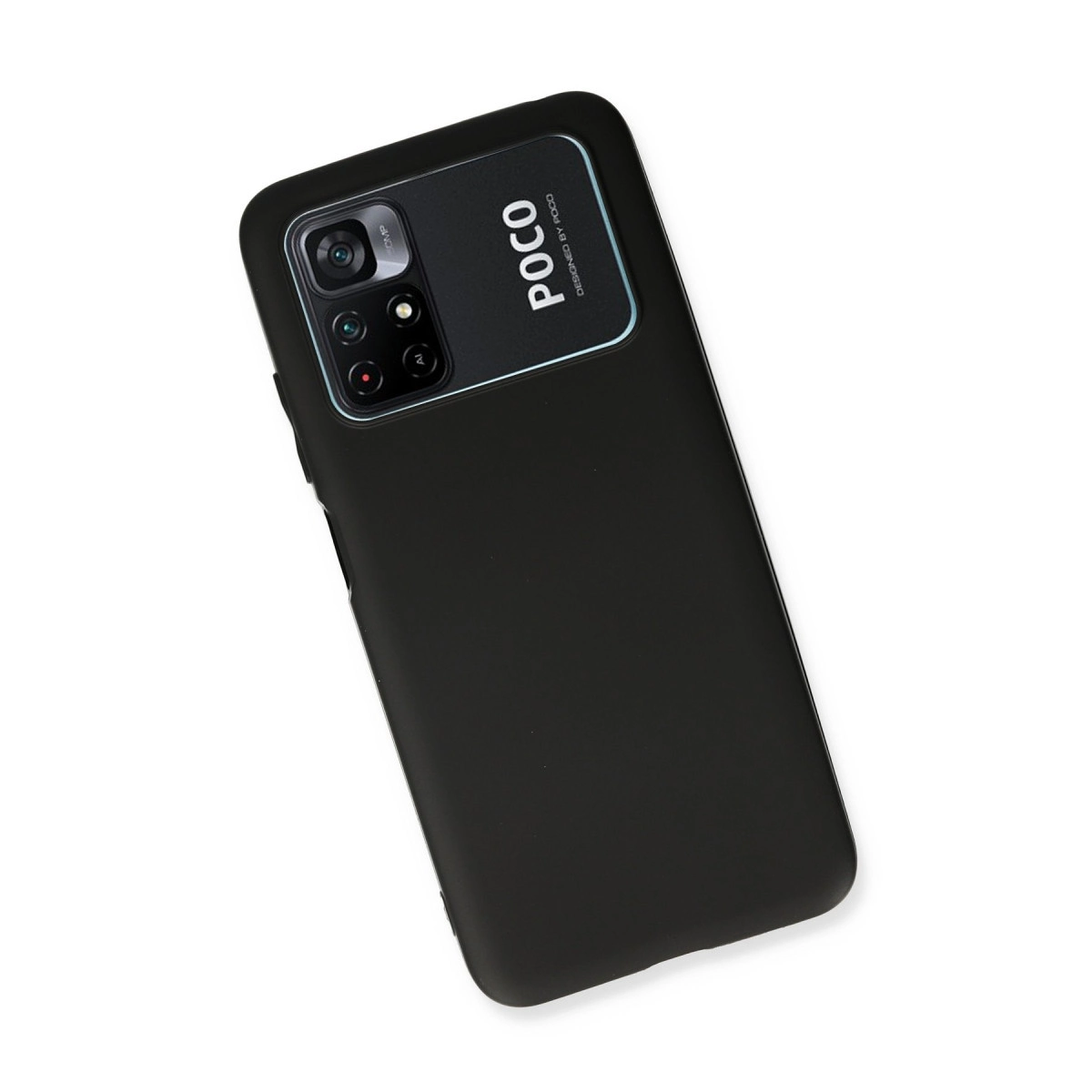 POCO logolu ve arkada kameralı siyah akıllı telefon.
