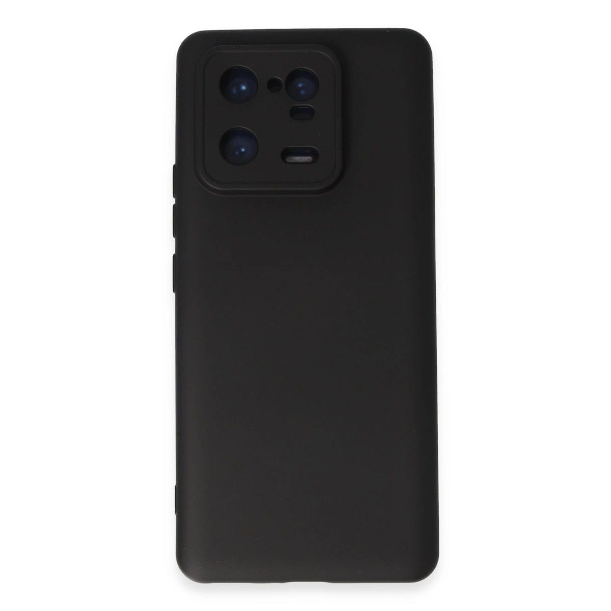 Siyah telefon, sol üstte üç lensli dikdörtgen kamera modülü.