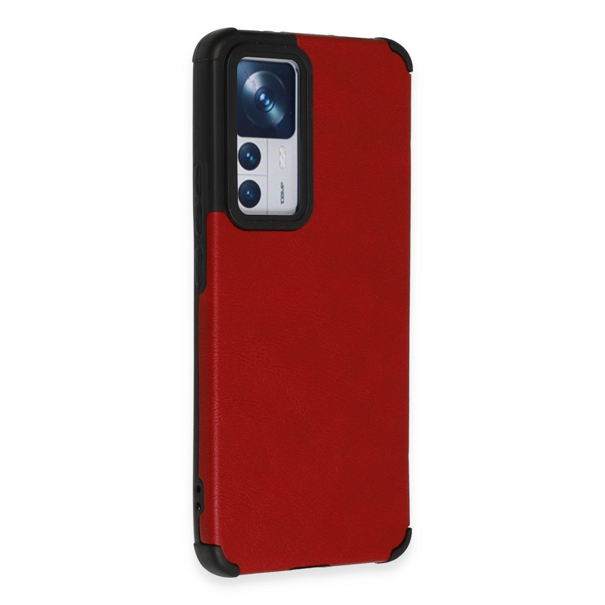 Üç lensli siyah kamera modülüne sahip kırmızı telefon kılıfı.