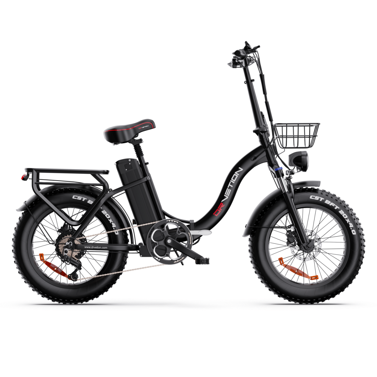 Czarny rower elektryczny z szerokimi oponami, koszykiem z przodu, bagażnikiem z tyłu i baterią.