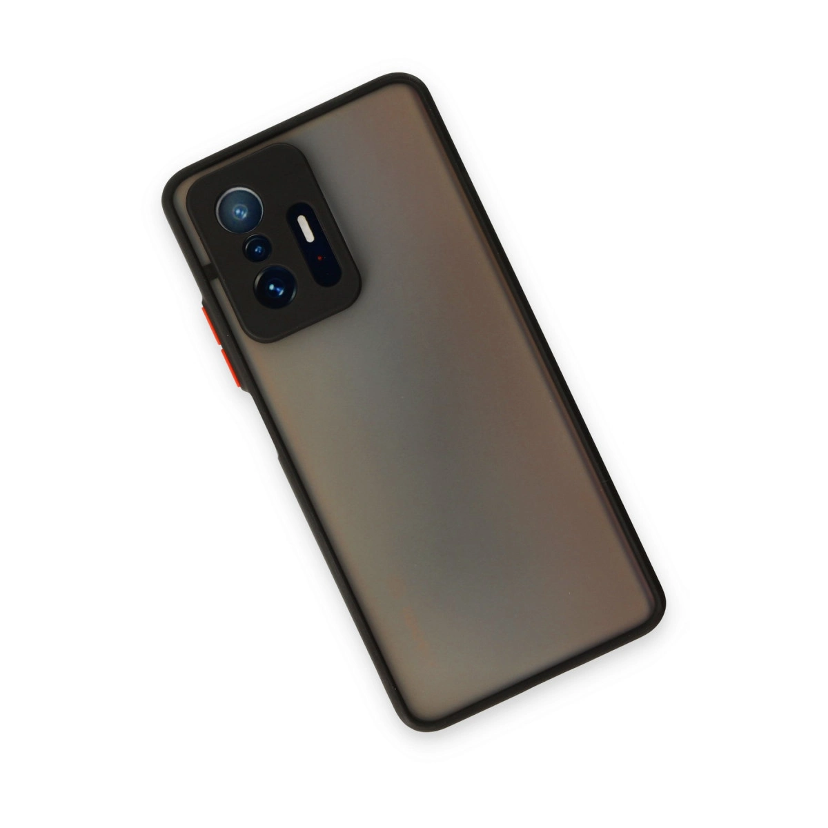 Siyah çerçeveli, üçlü arka kameralı koyu gri akıllı telefon.