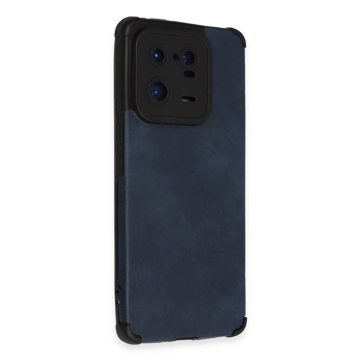 Üç lensli siyah kamera modülüne sahip lacivert telefon kılıfı.