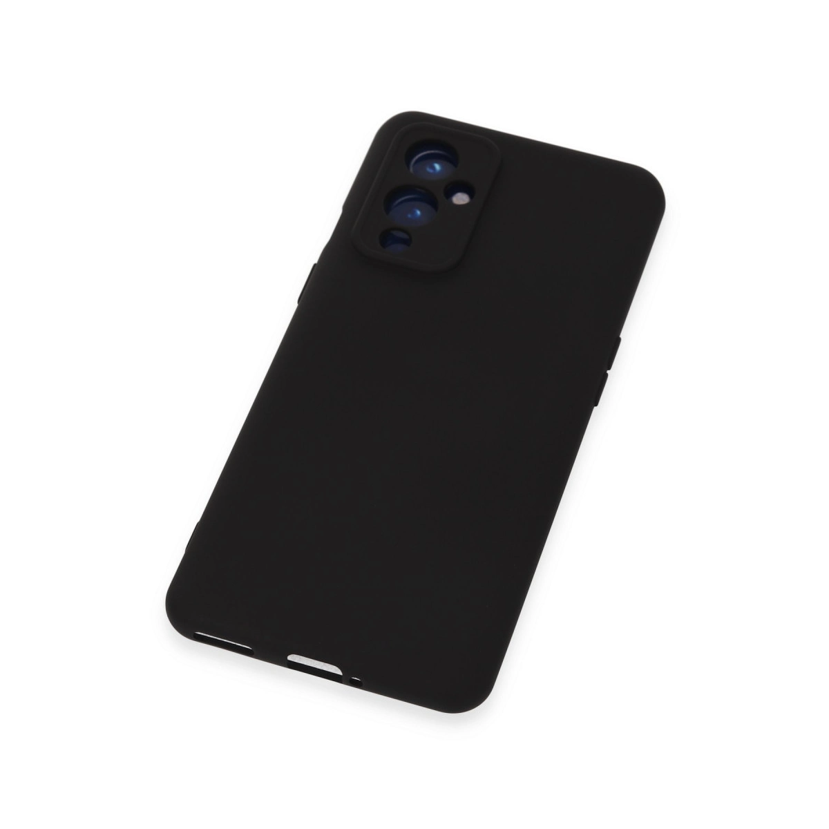 Beyaz arka plan üzerinde üçlü kameraya sahip siyah telefon kılıfı.