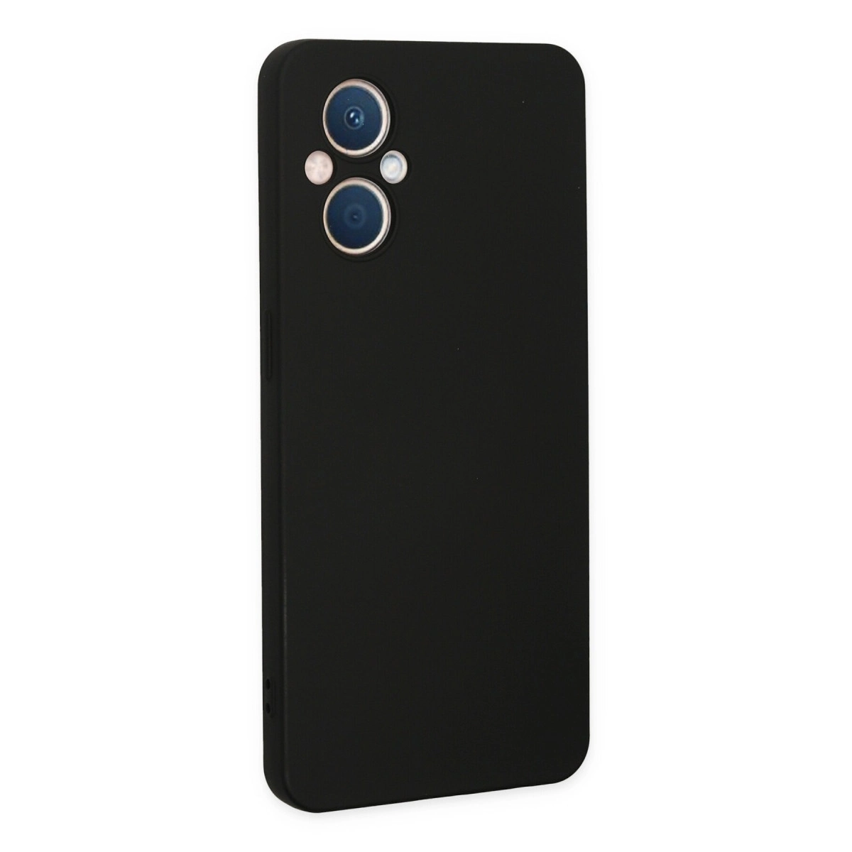 Beyaz arka plan üzerinde üç kamera lensi girintili siyah telefon kılıfı.