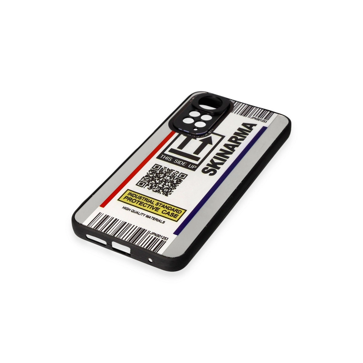  "SKINARMA" logolu, barkodlu ve QR kodlu telefon kılıfı.