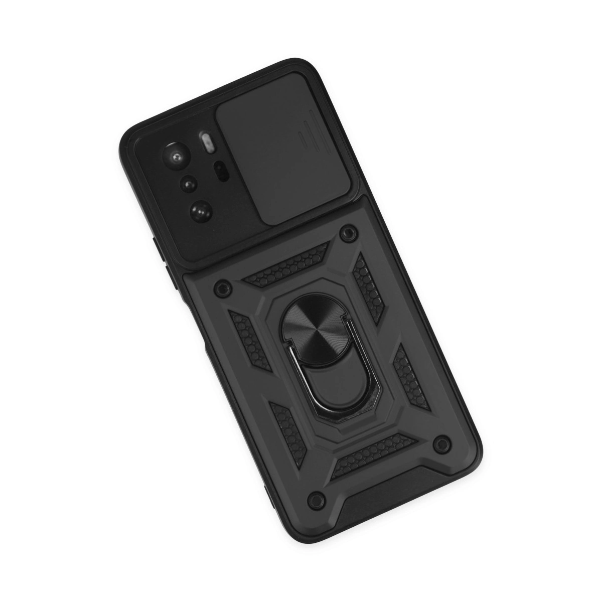 Kameralı ve halka tutuculu siyah telefon kılıfı beyaz arka plan üzerinde.