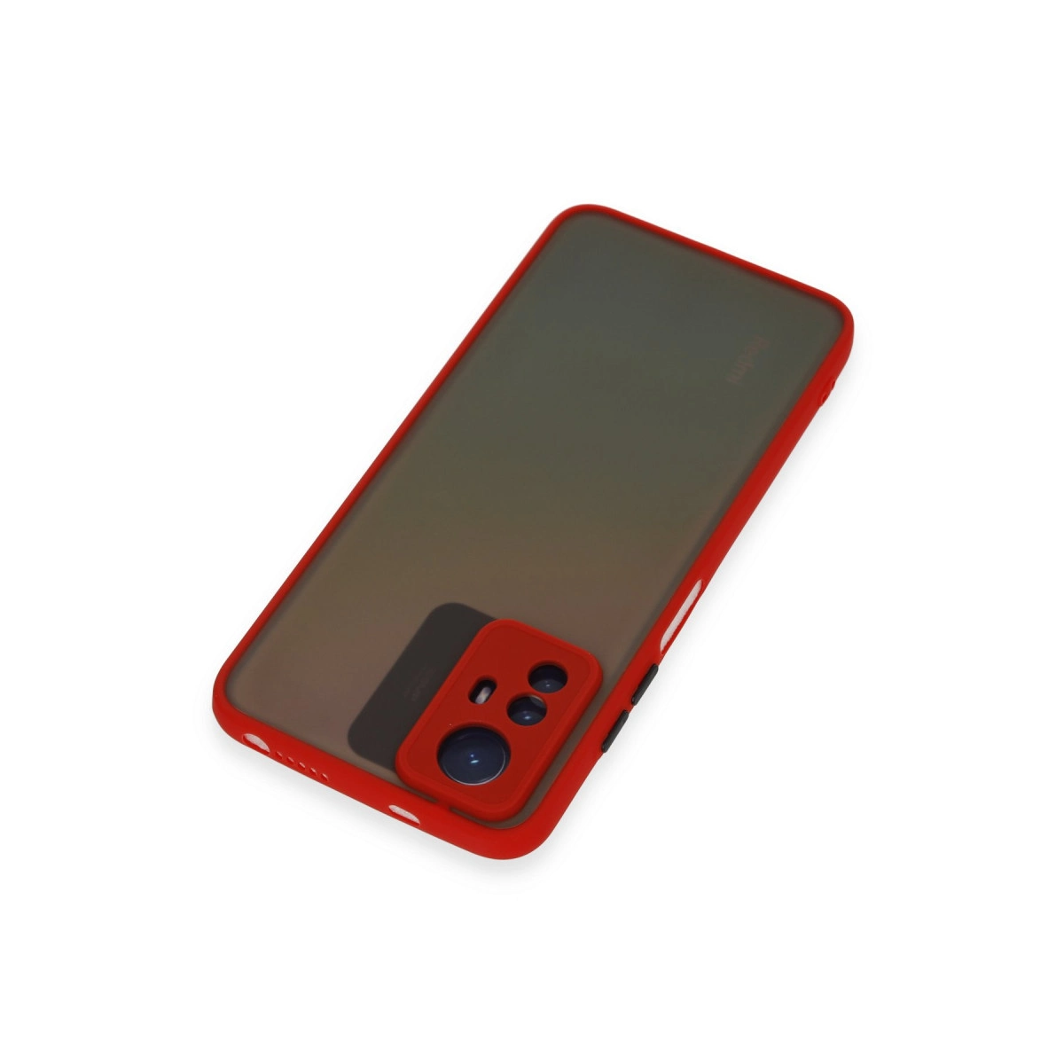 Siyah arka ve kamera modülüne sahip kırmızı telefon kılıfı.