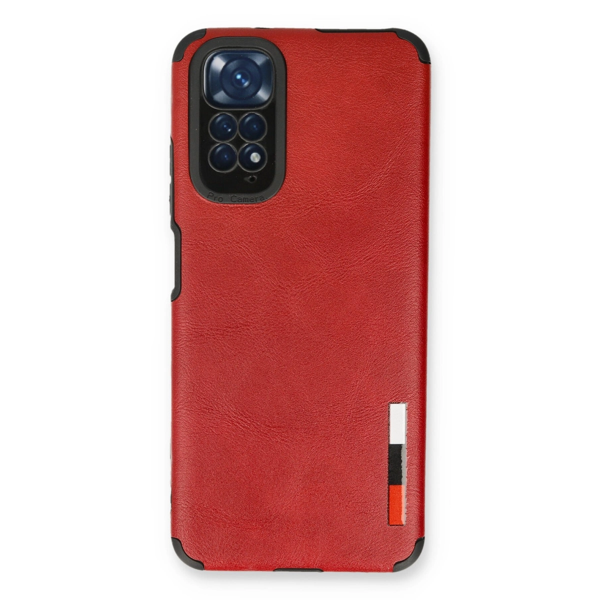 Siyah kamera modülüne ve dikey şerit vurgusuna sahip kırmızı telefon kılıfı.