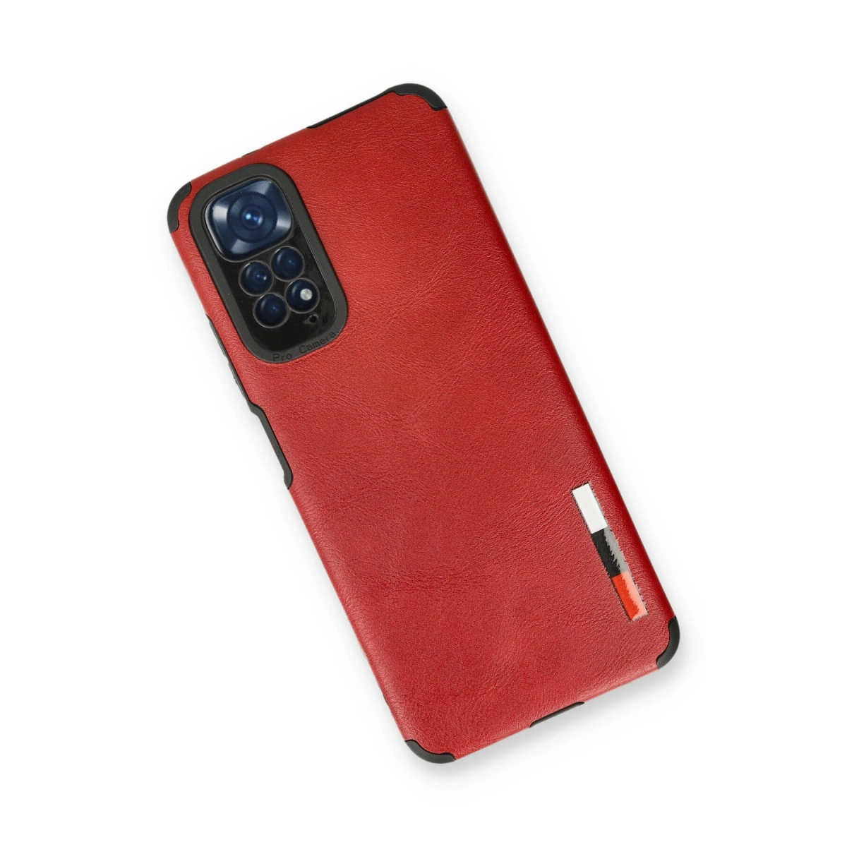 Siyah kamera modüllü kırmızı telefon kılıfı.