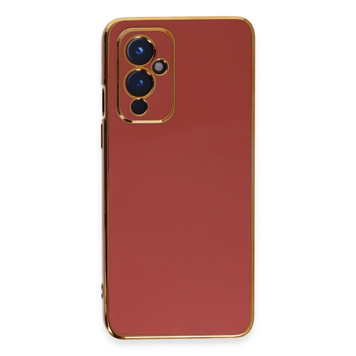 Altın çerçeveli ve kamera oyuklu kırmızı telefon kılıfı.