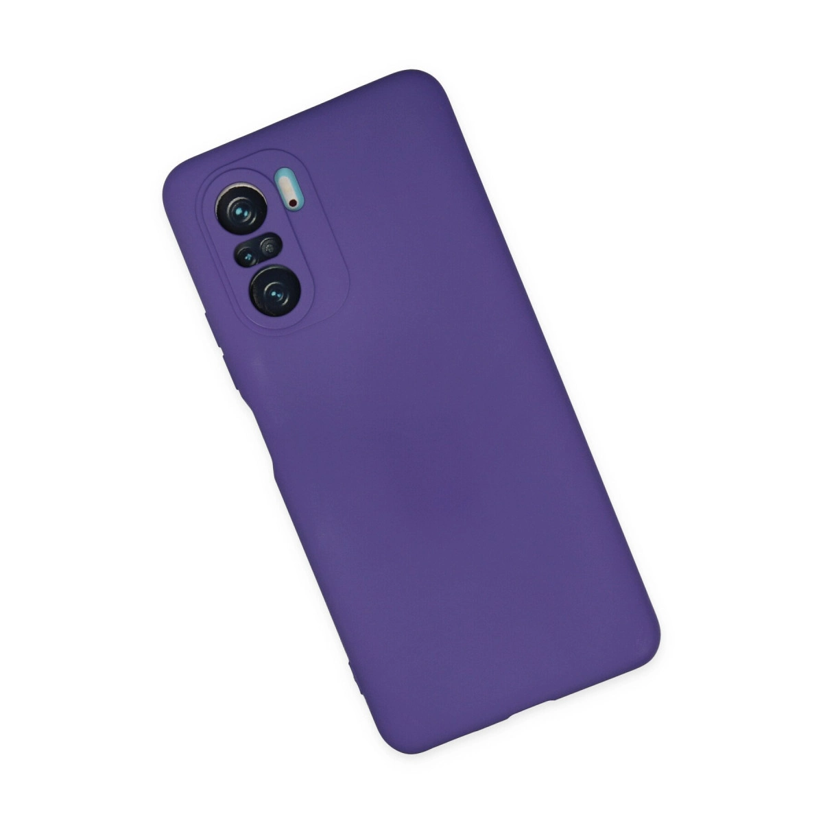Beyaz arka plan üzerinde kamera lensli mor telefon kılıfı.