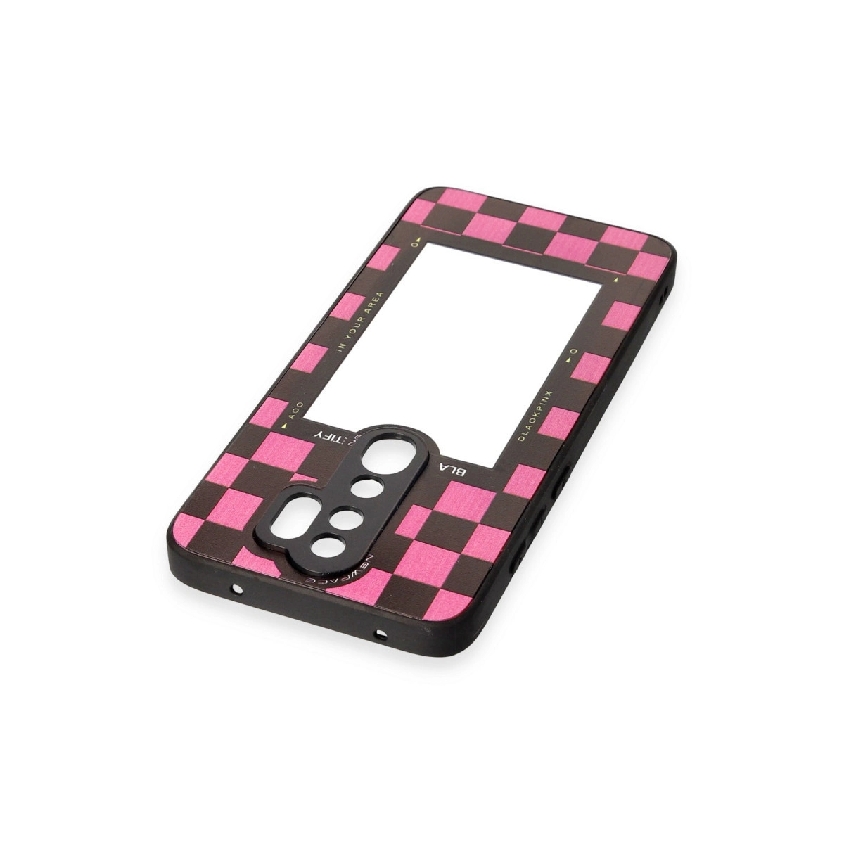 Beyaz kesimli, pembe kare desenli siyah telefon kılıfı.
