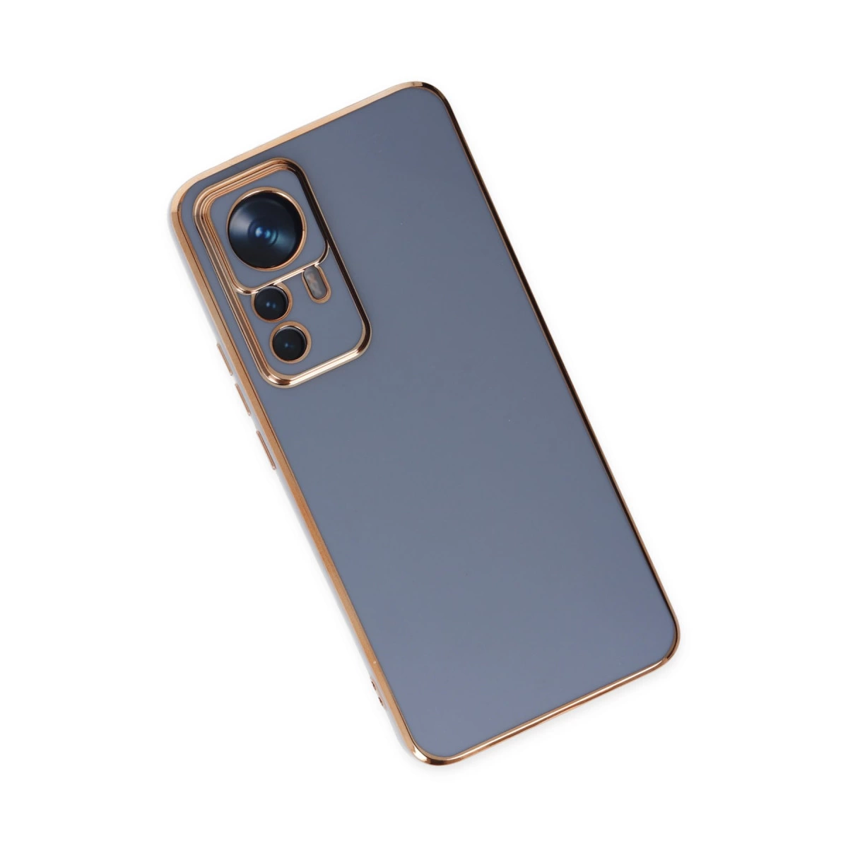 Altın çerçeveli ve kamera modüllü gri telefon kılıfı.