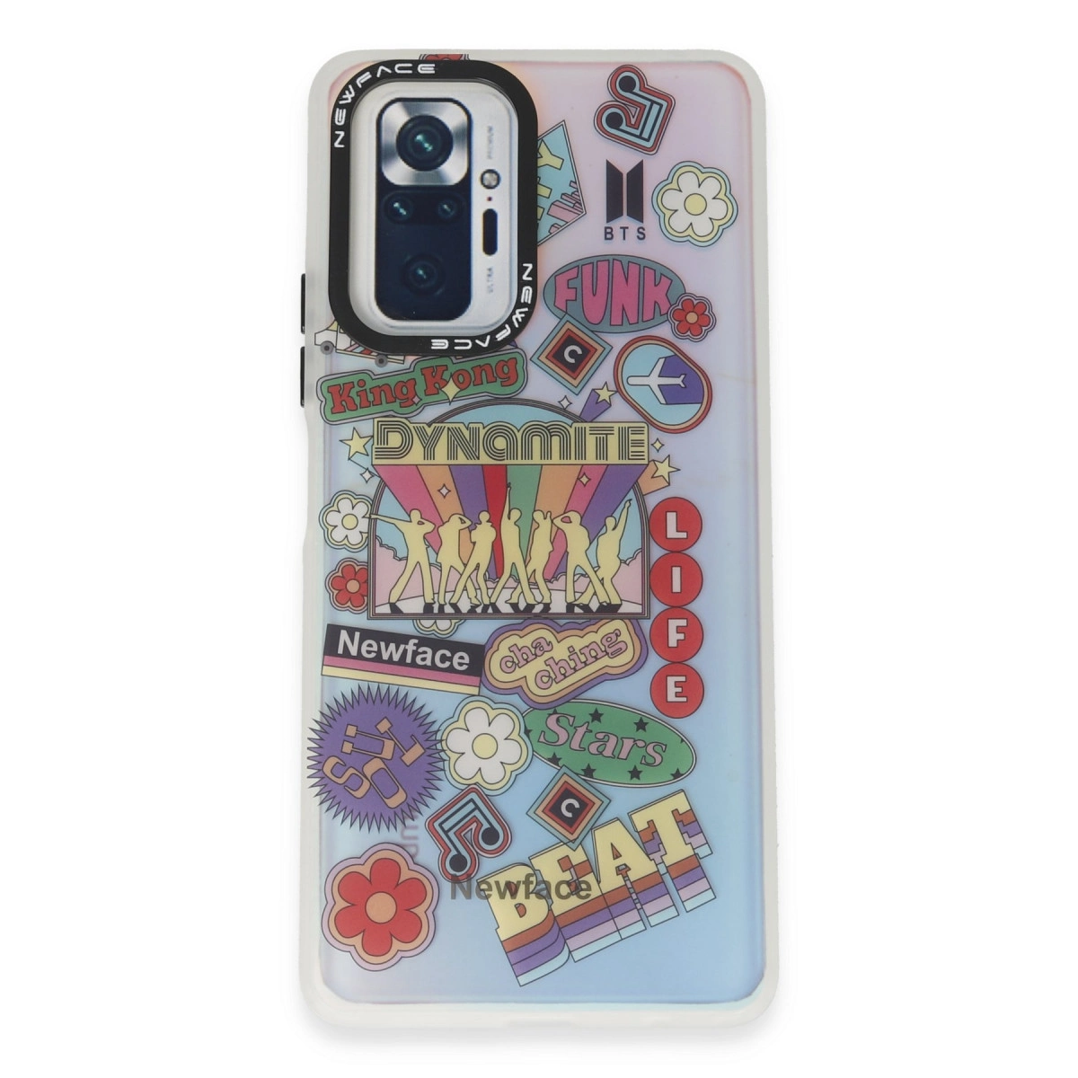 Renkli "Dynamite" ve "Funk" gibi BTS baskılarına sahip telefon kılıfı.