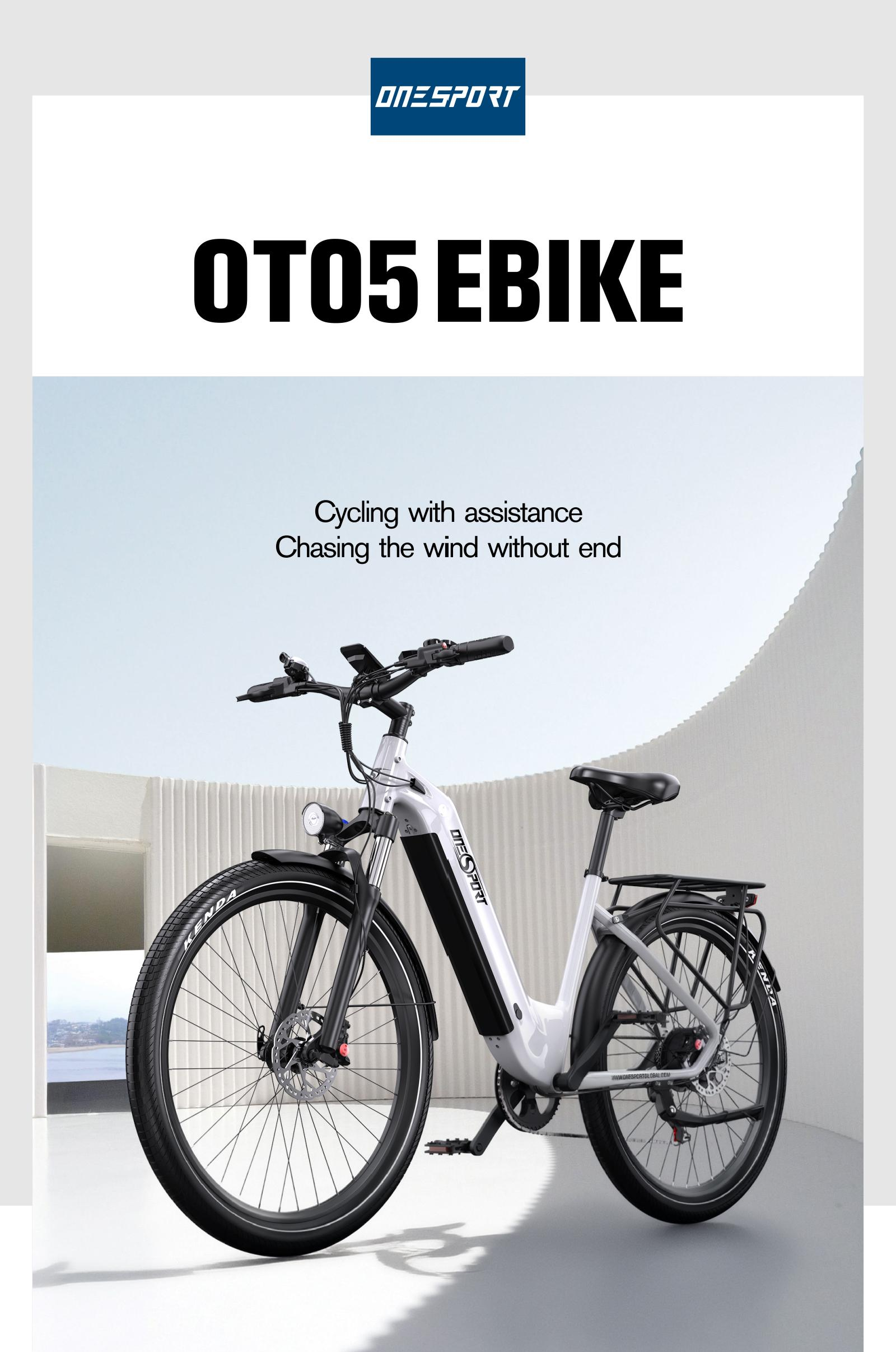 Una e-bike bianca OT05 con portapacchi e luci è esposta su un pavimento chiaro.