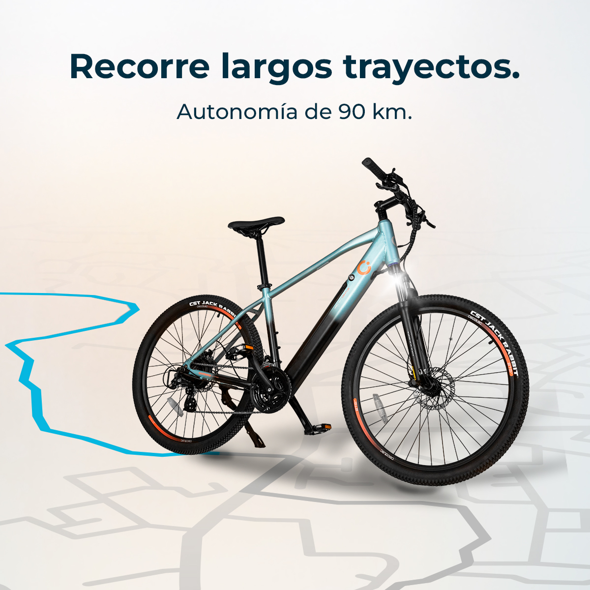 Una bicicletta elettrica blu riposa su una mappa con una linea blu.
