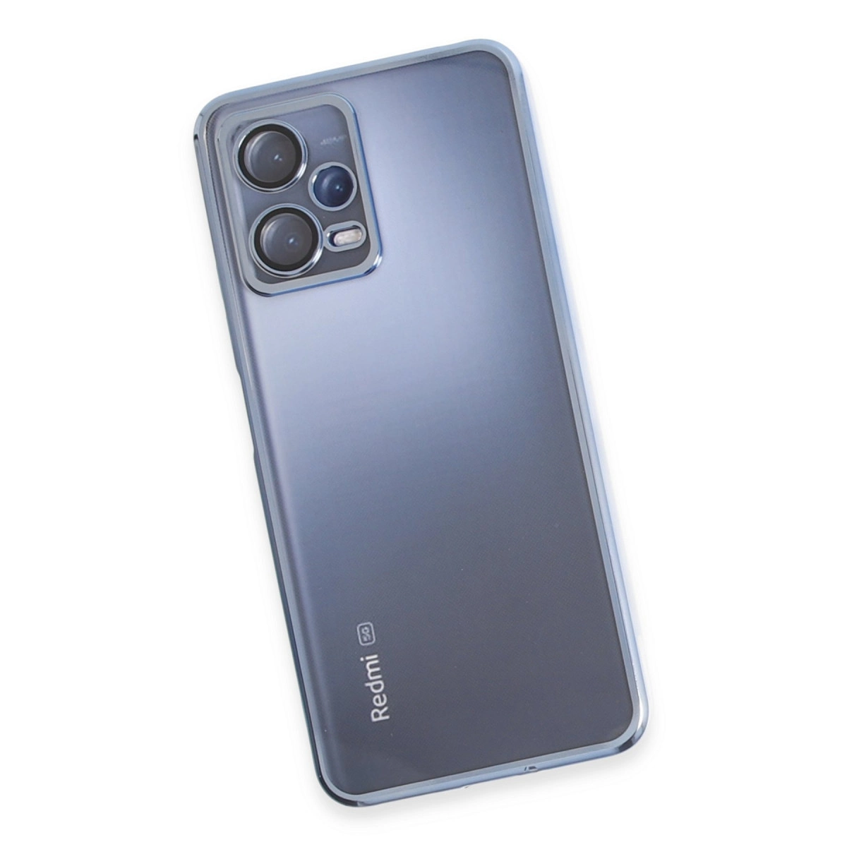 Üç kameralı gri akıllı telefonun arkası ve Redmi 5G logosu.