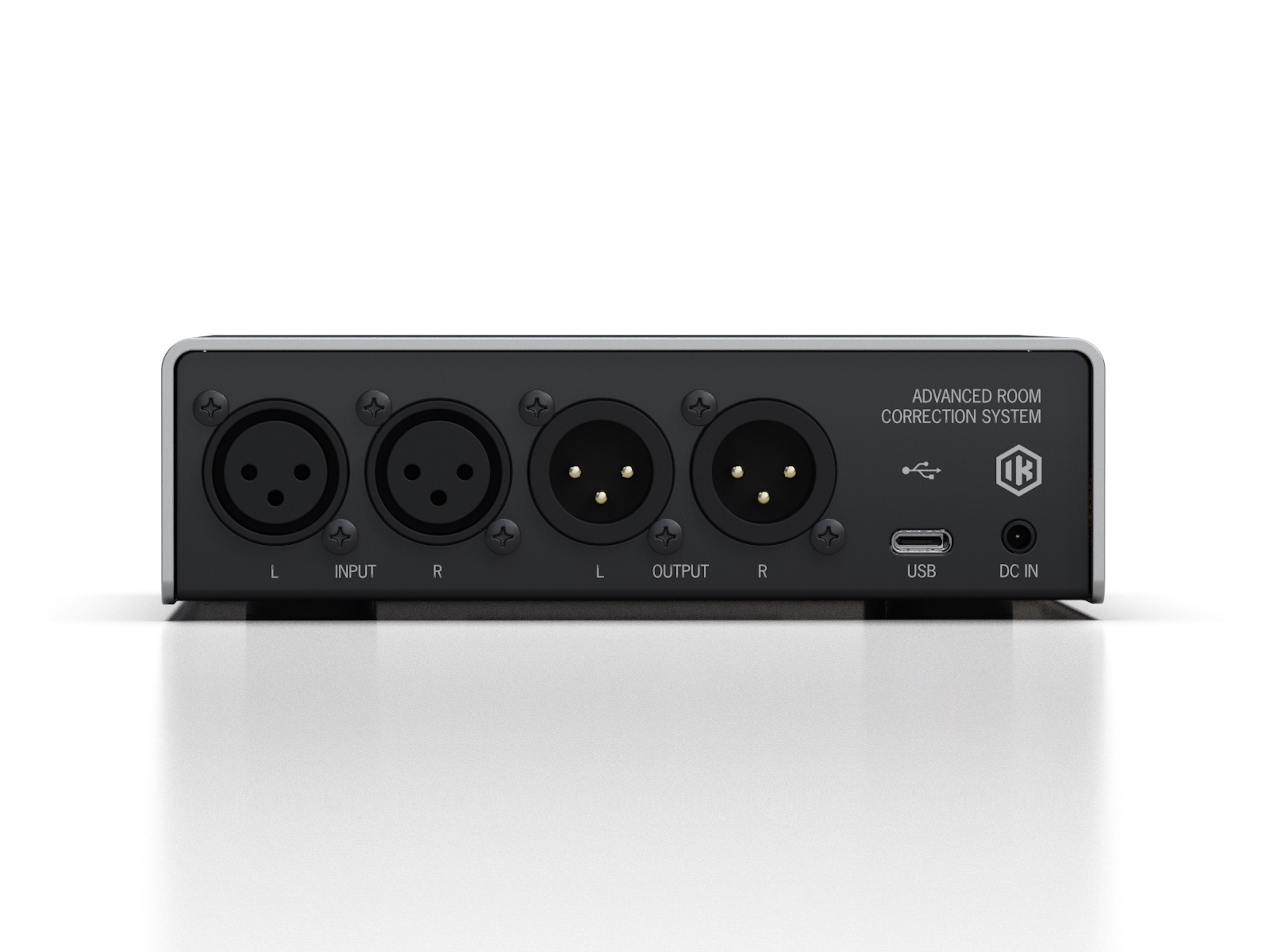 Dispositivo con ingressi/uscite XLR, USB e porta DC In.