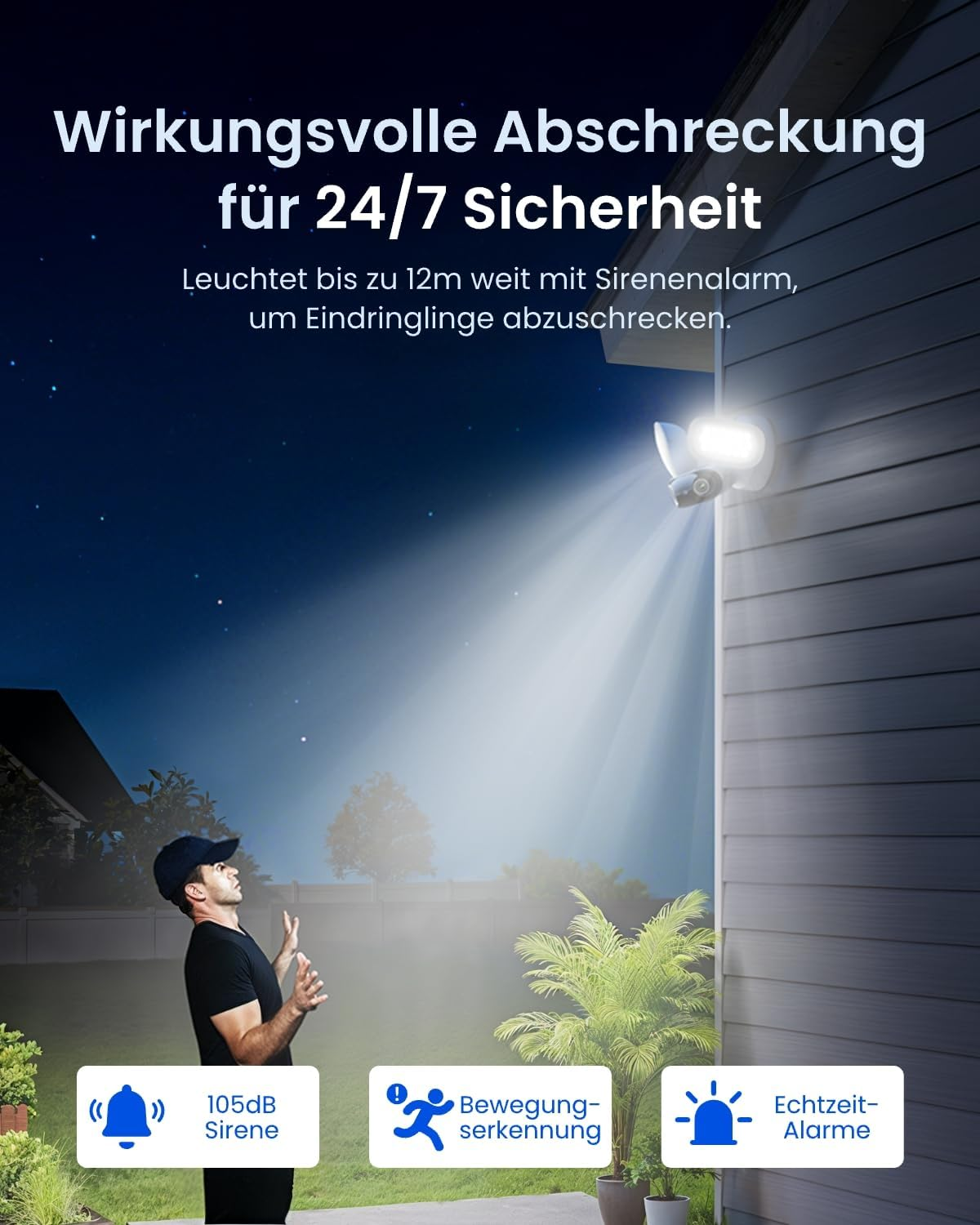 Un homme regarde un projecteur lumineux avec caméra éclairant une maison la nuit.