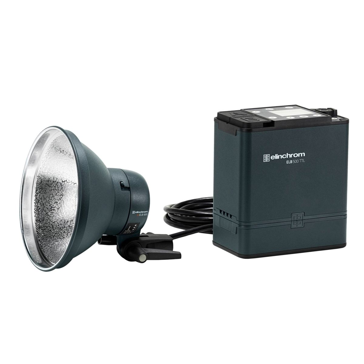 Una testa luce e un pacco batteria Elinchrom ELB 500 TTL grigio scuro su sfondo bianco.