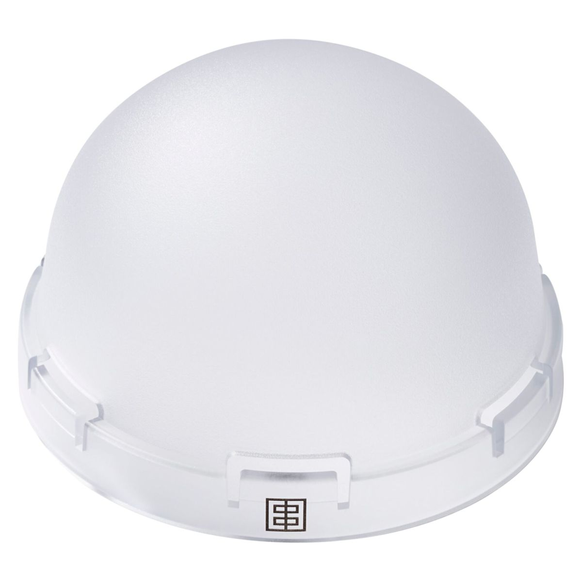 Ein weißer Schutzhelm mit klarem Band und schwarzem Emblem.