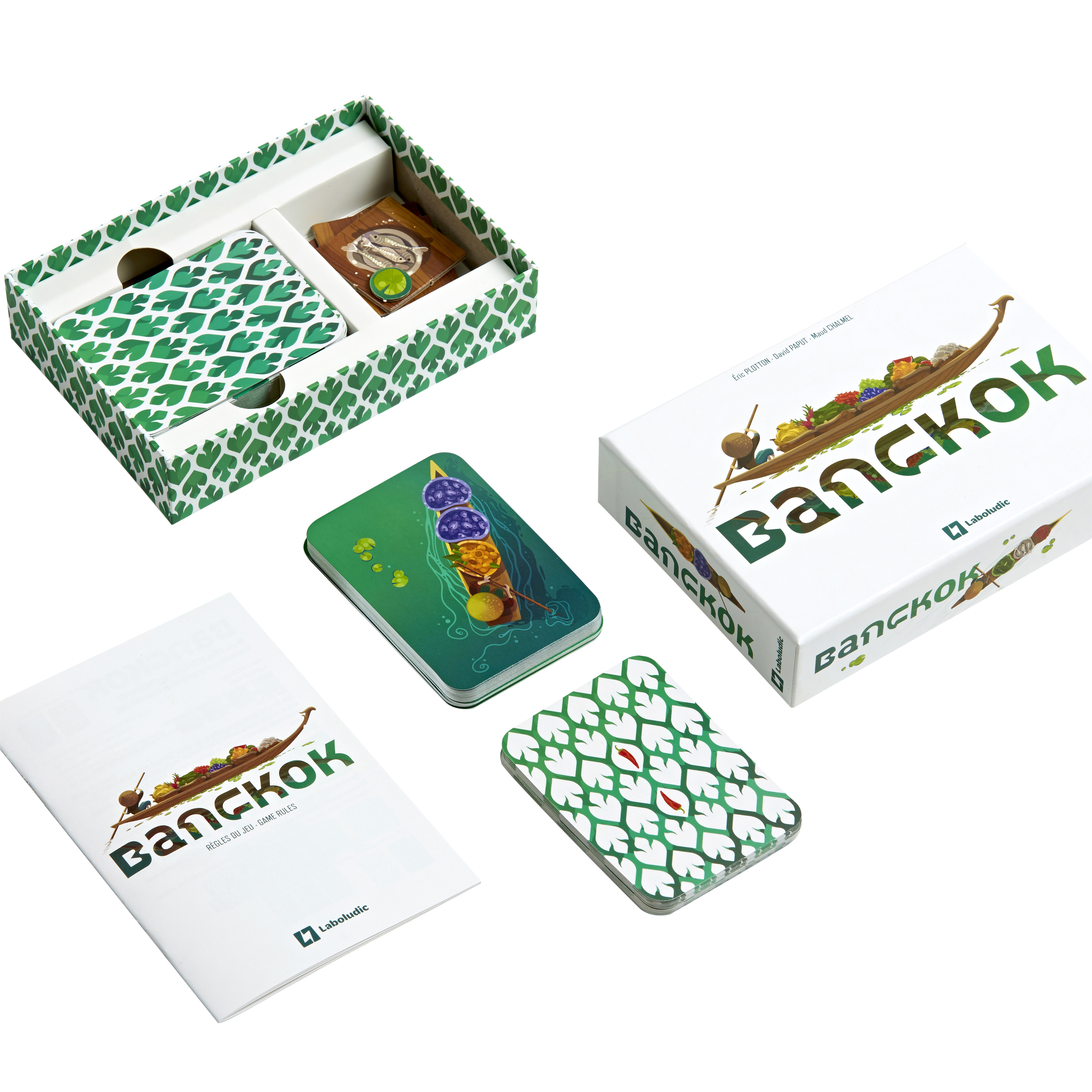 Brettspiel "Bangkok" und Zubehör auf weißem Hintergrund.