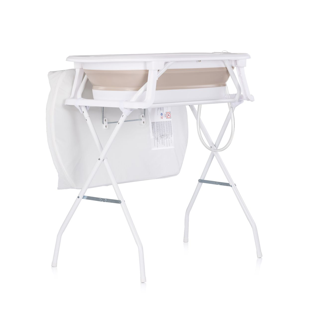 Ein zusammenklappbarer Babybadewannenständer mit weißem Metallgestell und beiger Wanne.