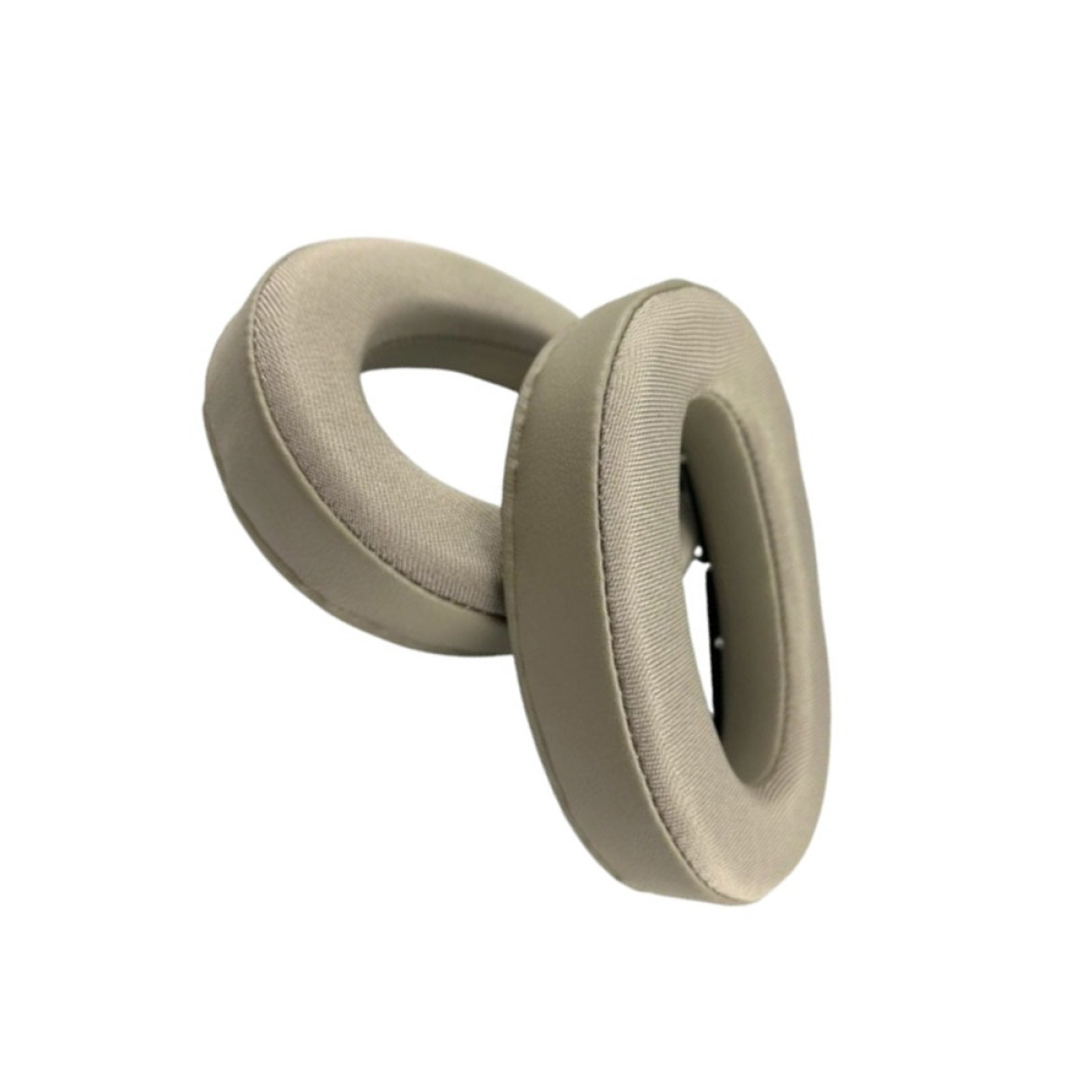 Due cuscinetti auricolari beige sovrapposti su sfondo bianco.