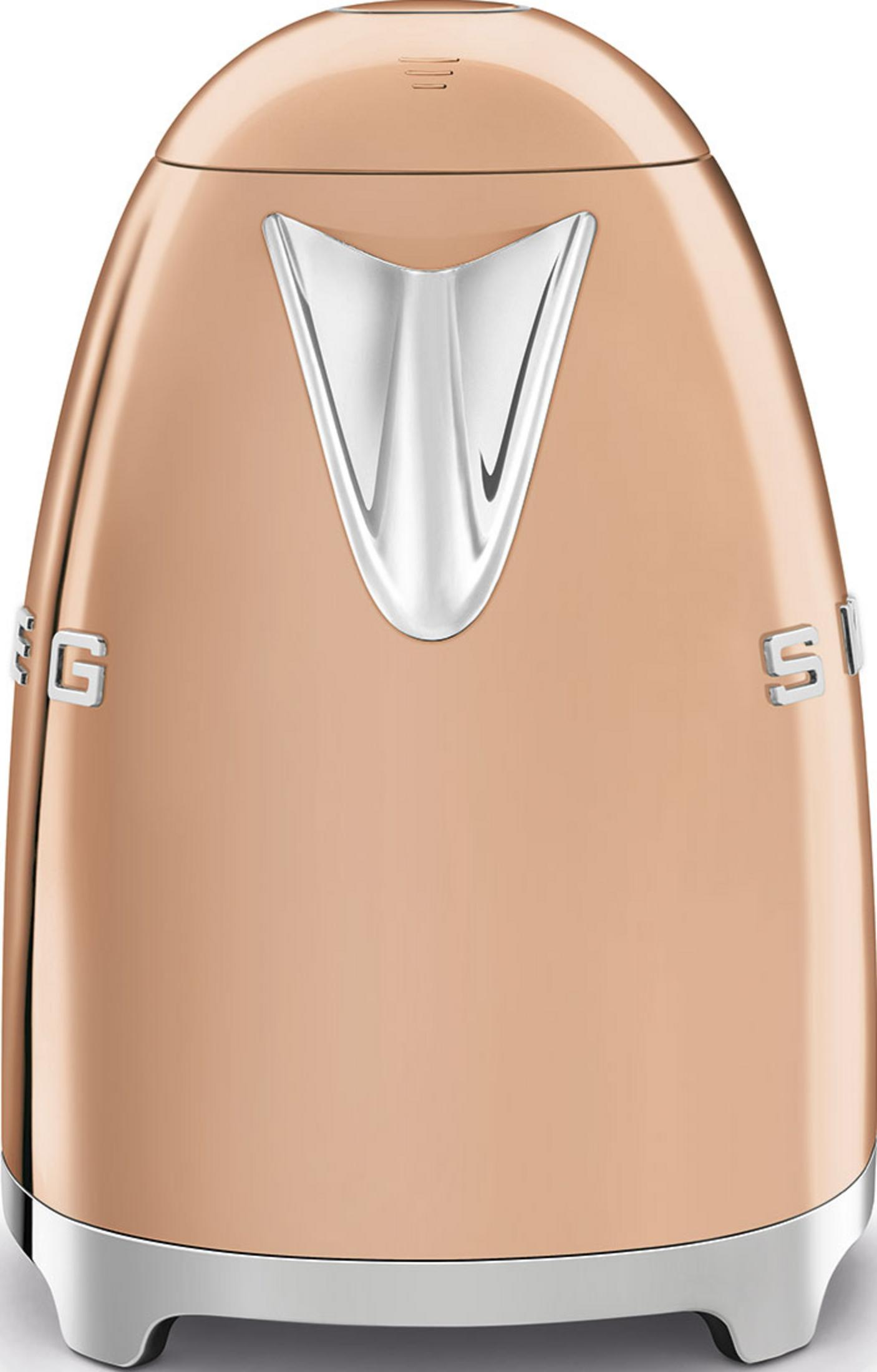 Miedziany czajnik z srebrnymi akcentami i logo.