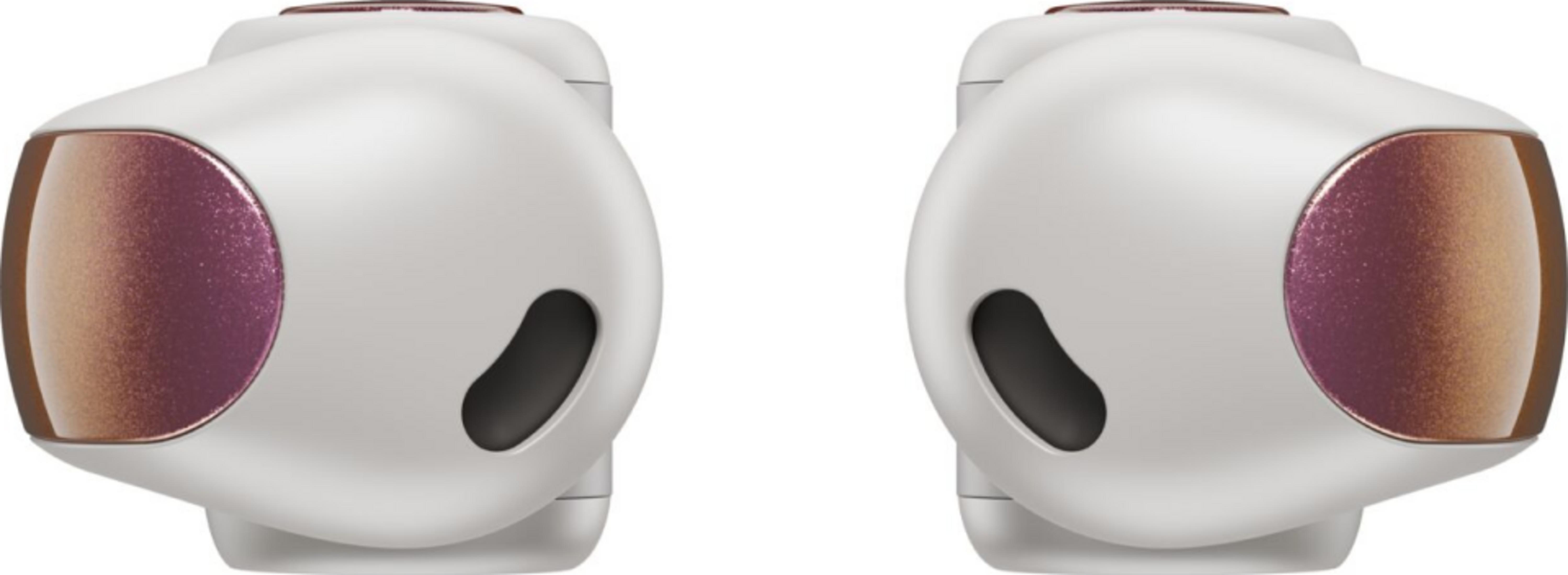 Due auricolari bianchi con accenti metallici rossi e dorati su sfondo bianco.
