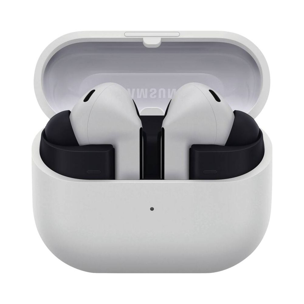 Białe słuchawki bezprzewodowe z czarnymi końcówkami w otwartym białym etui ładującym.