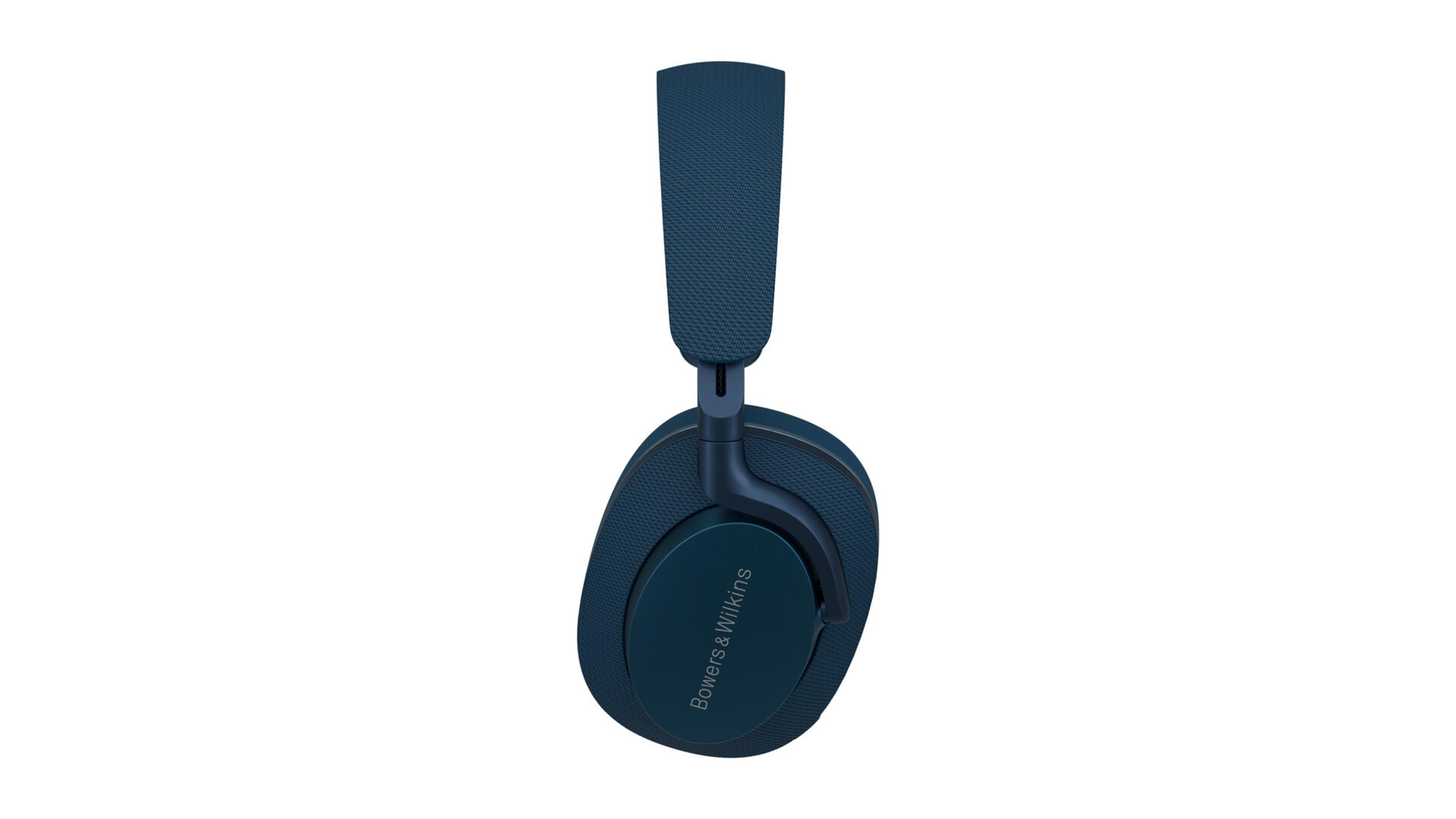 Dunkelblaue Kopfhörer mit silbernem Schriftzug Bowers & Wilkins auf der Ohrmuschel.