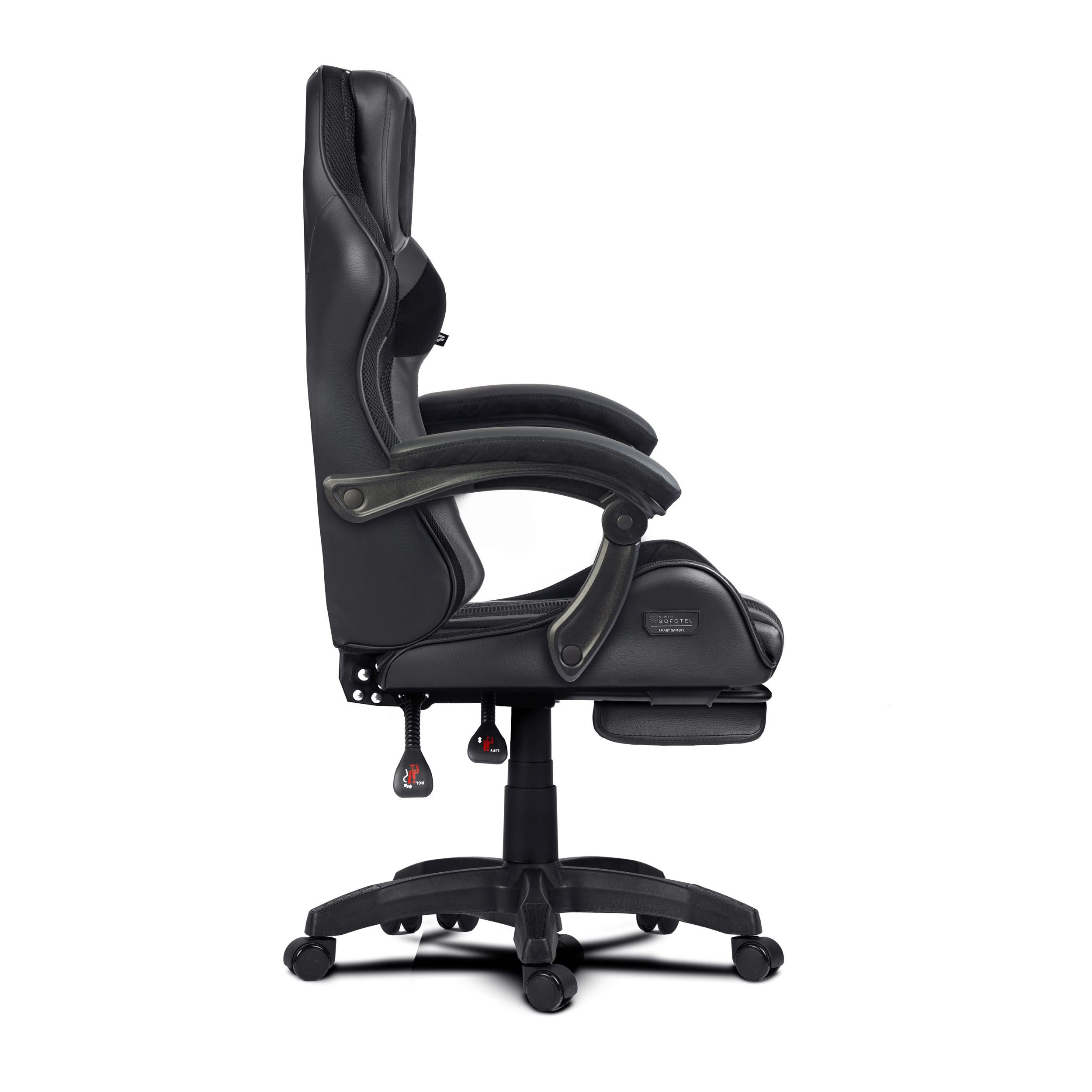 Czarny fotel gamingowy z regulowanym oparciem i podnóżkiem na kółkach.