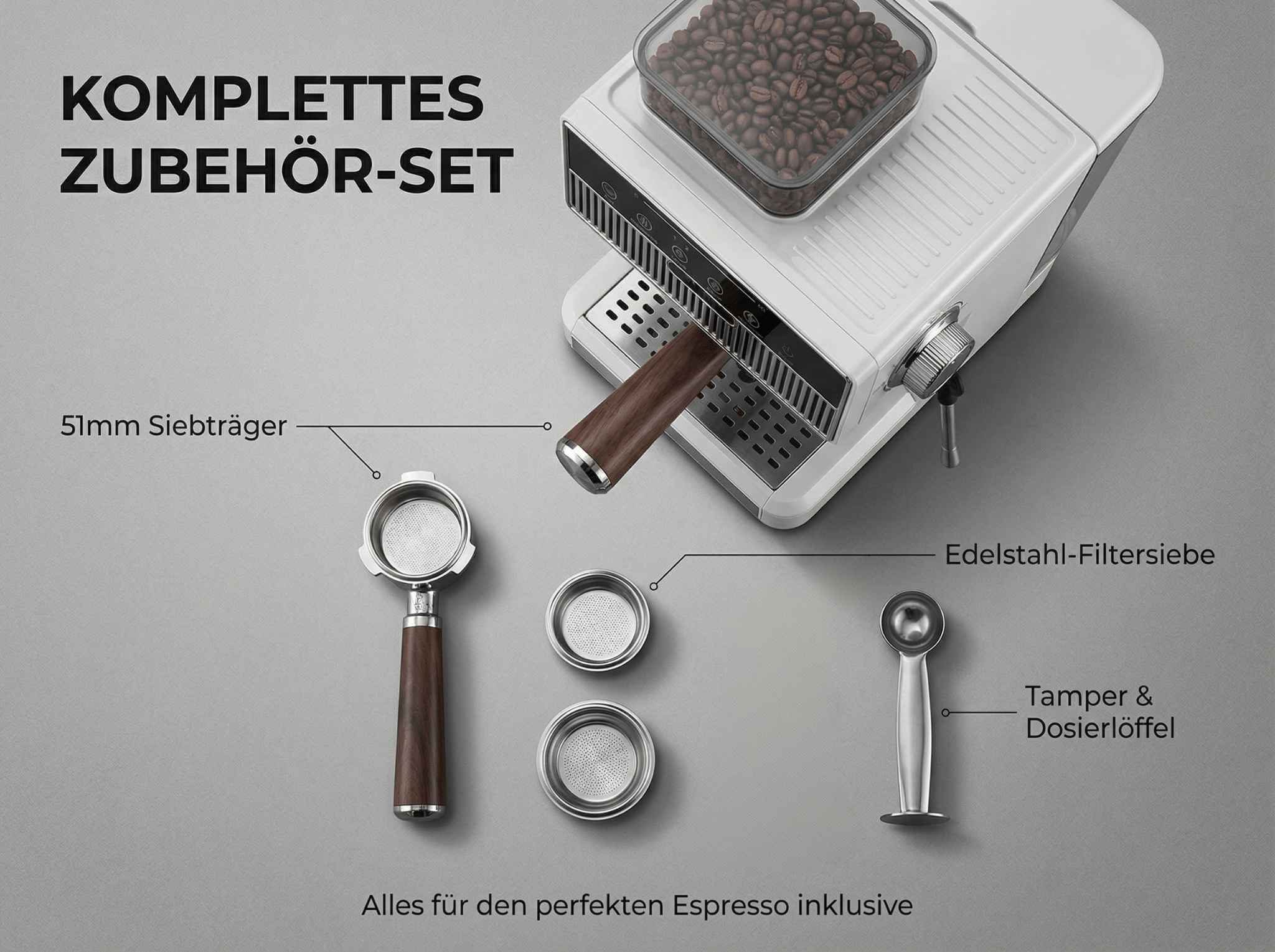 Espressomaschine mit Zubehör: Siebträger, Siebe, Tamper, Löffel und Bohnen.