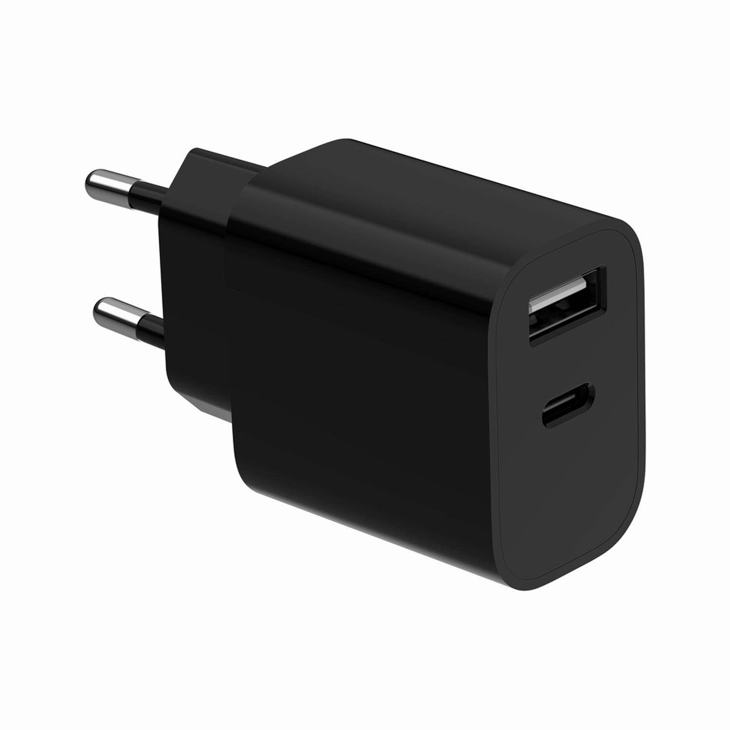 Zwarte oplader met USB-A en USB-C poorten, twee metalen pinnen.