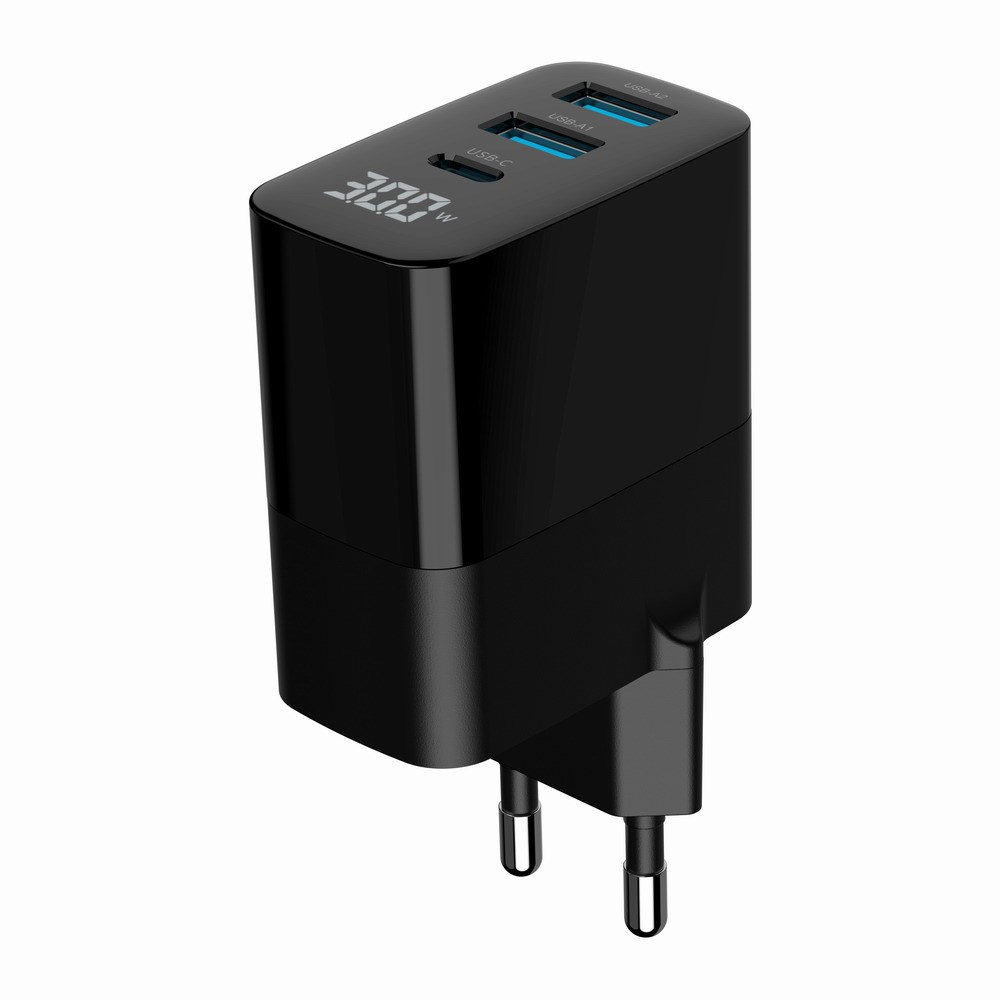 Zwarte oplader met drie USB-poorten en digitaal display.