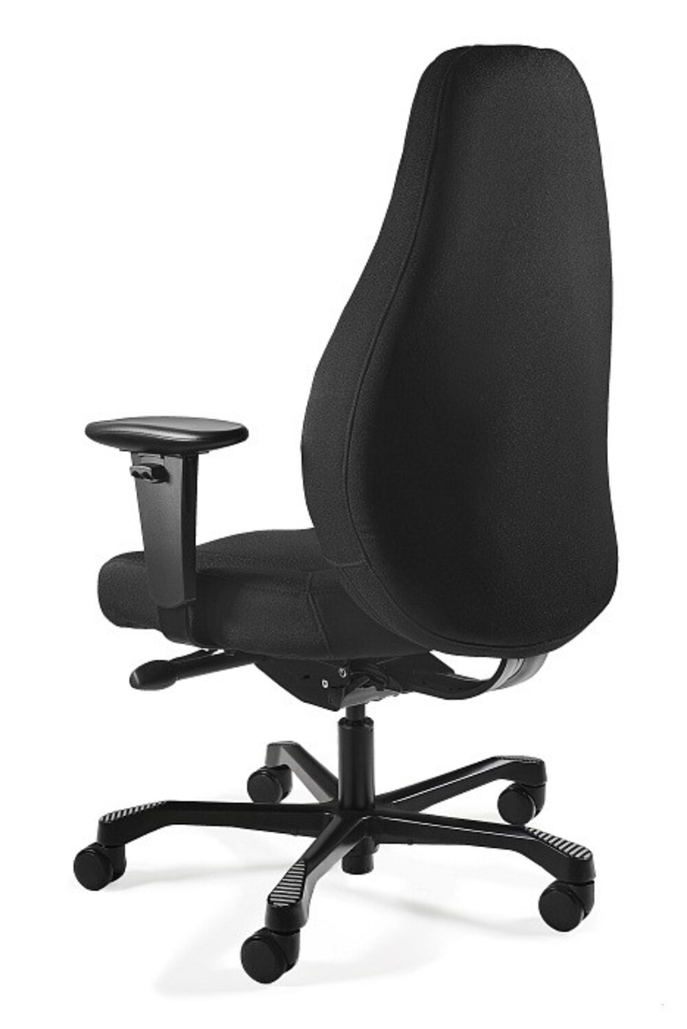 Czarny fotel biurowy z podłokietnikami i kółkami, pokazany od tyłu.