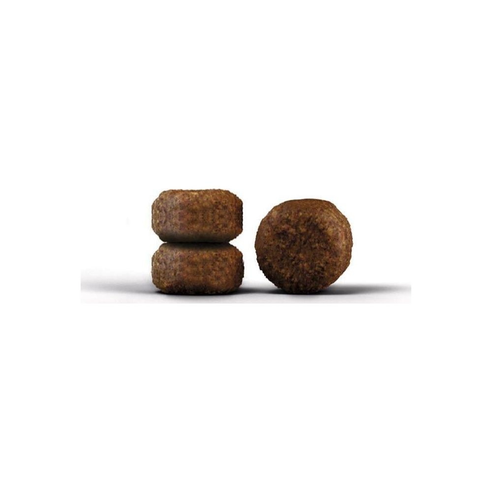 Dos croquetas marrones, una apilada sobre la otra, con una sola al lado.