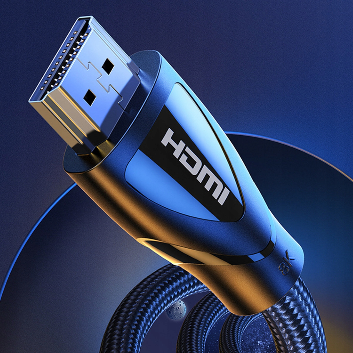 Niebieski kabel HDMI z logo HDMI na niebieskim tle.