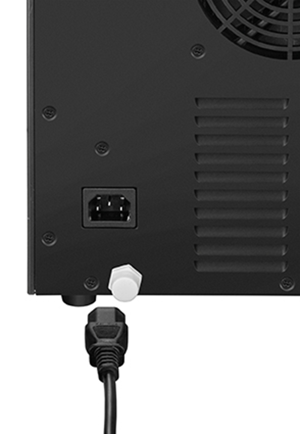 Czarny kabel zasilający jest podłączony do gniazdka w czarnym urządzeniu.