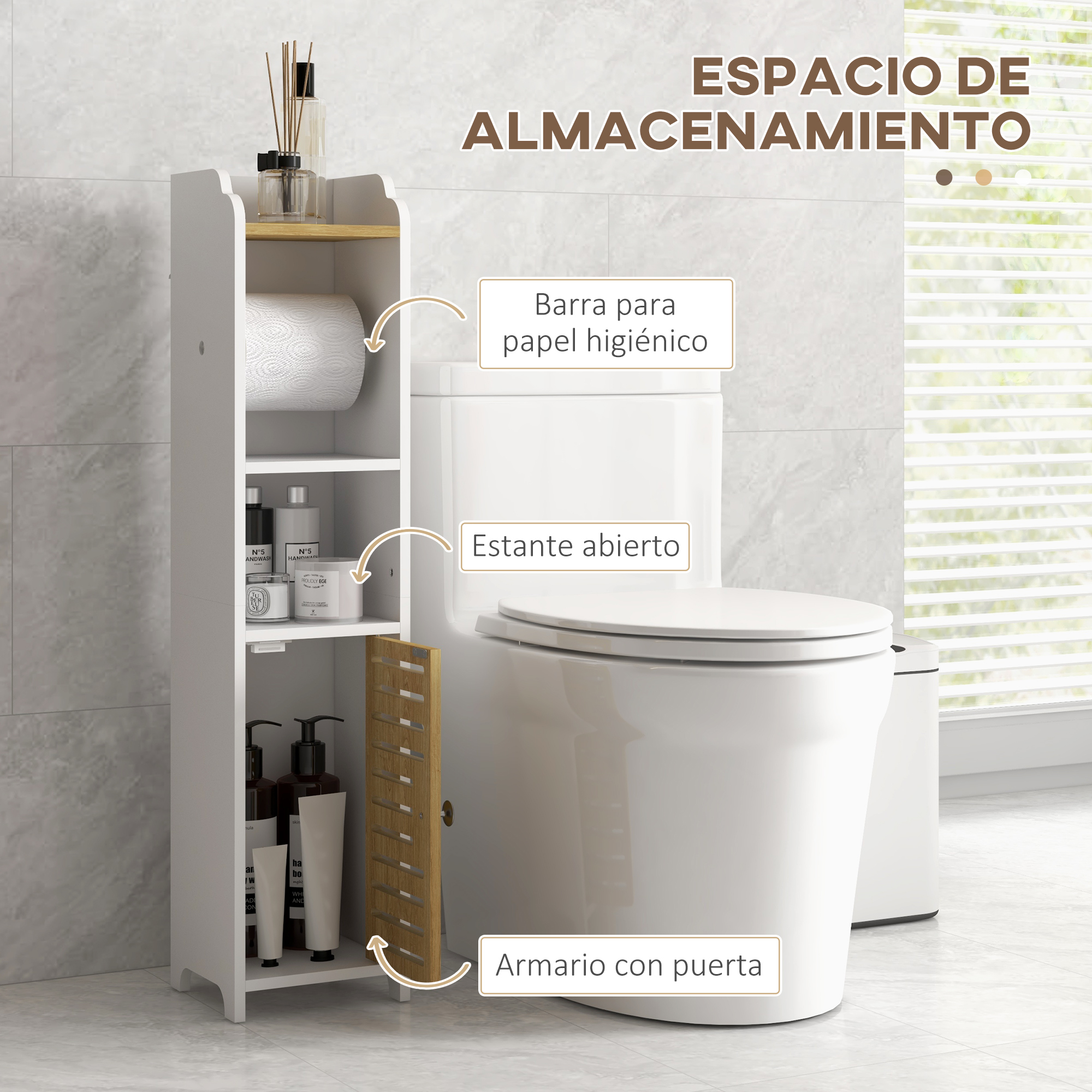 Un estante blanco junto a un inodoro, con papel higiénico, botellas y una puerta cerrada.