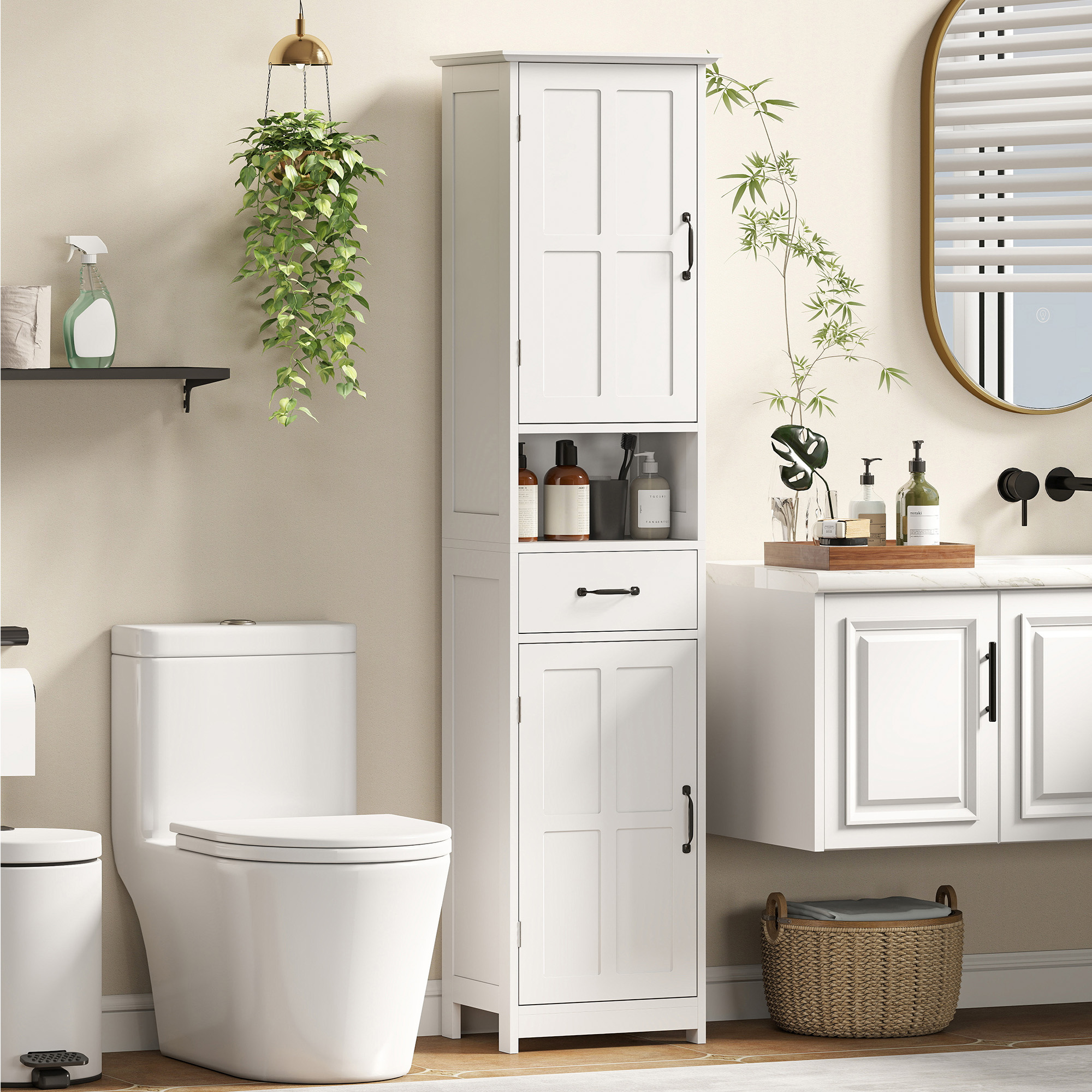 Un baño con inodoro blanco, armario, lavabo y espejo.