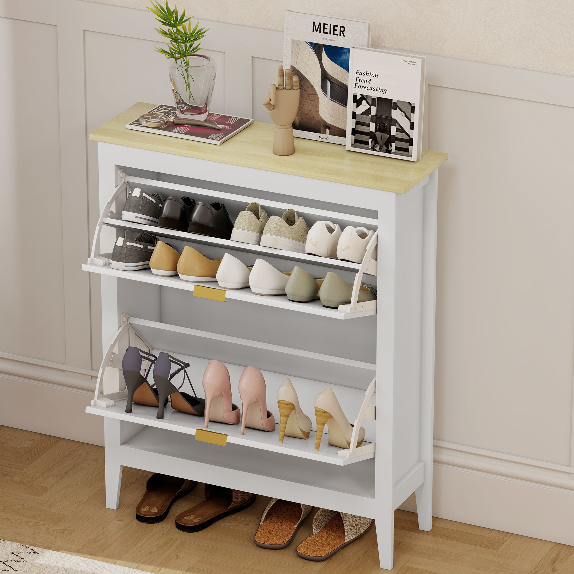 Un zapatero blanco con tapa de madera, lleno de varios zapatos.