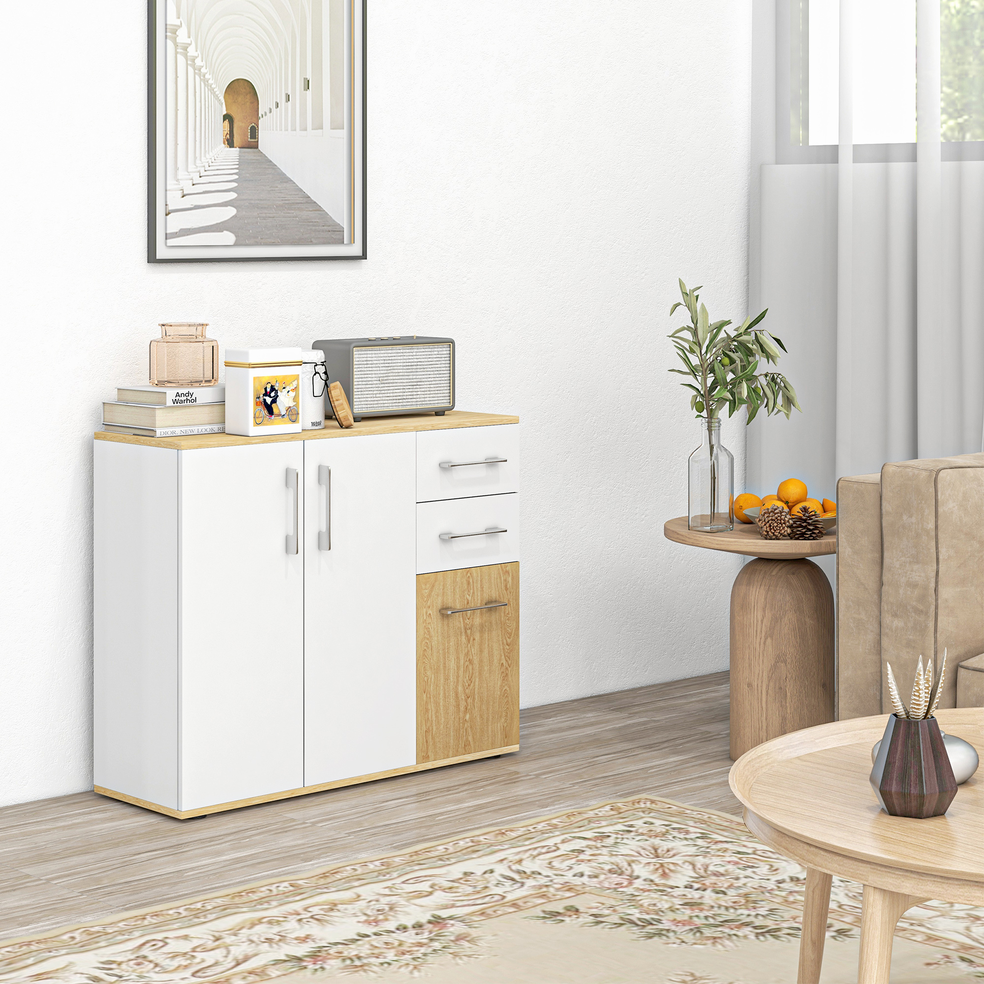 Un armario blanco con detalles de madera, decorado con libros, una lata y una radio.