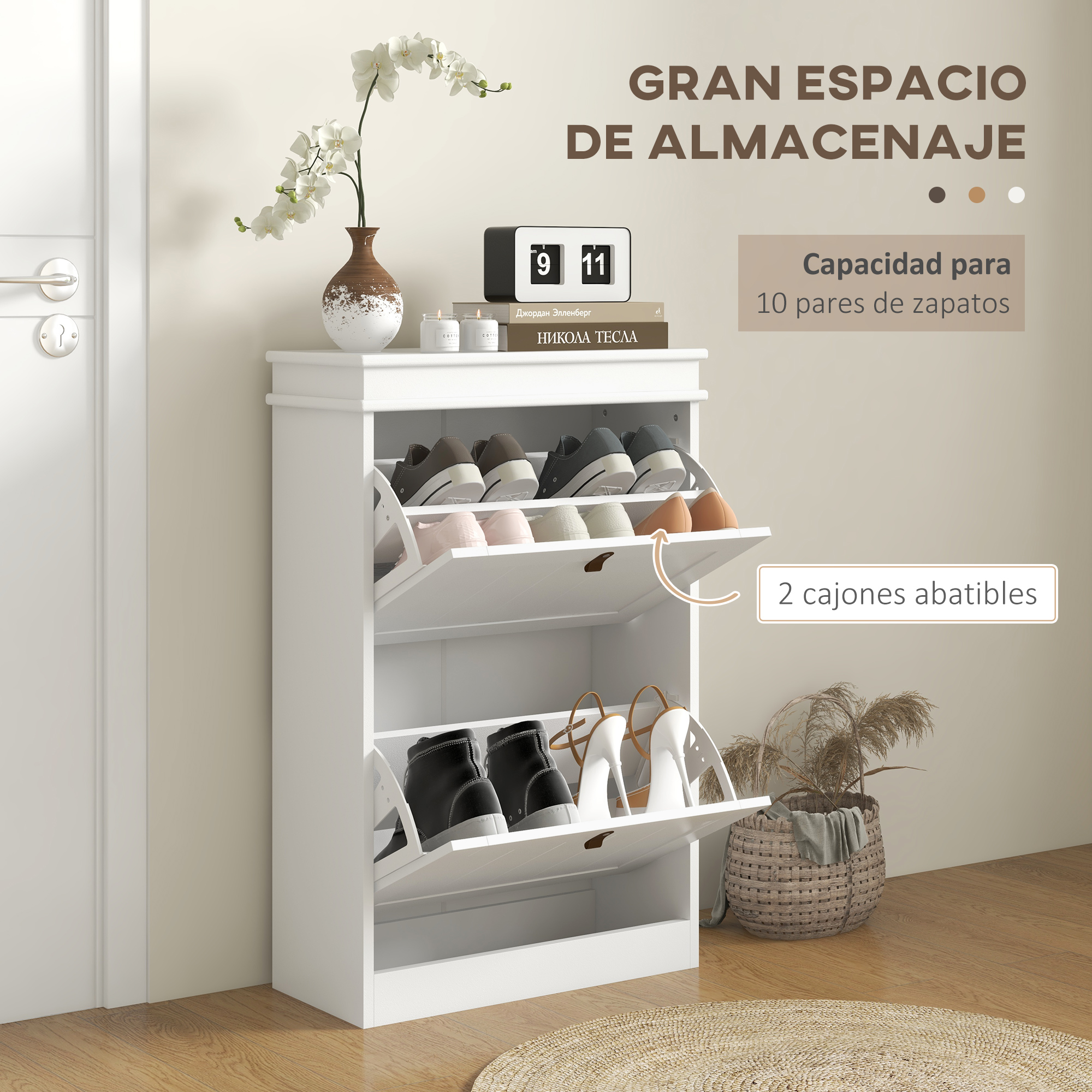 Un zapatero blanco con tres compartimentos abatibles llenos de zapatos.